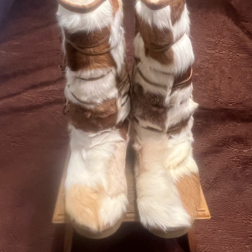 Women's Winter Fur Boots Luxury Sterling Sheepskin. Excellent worn once!